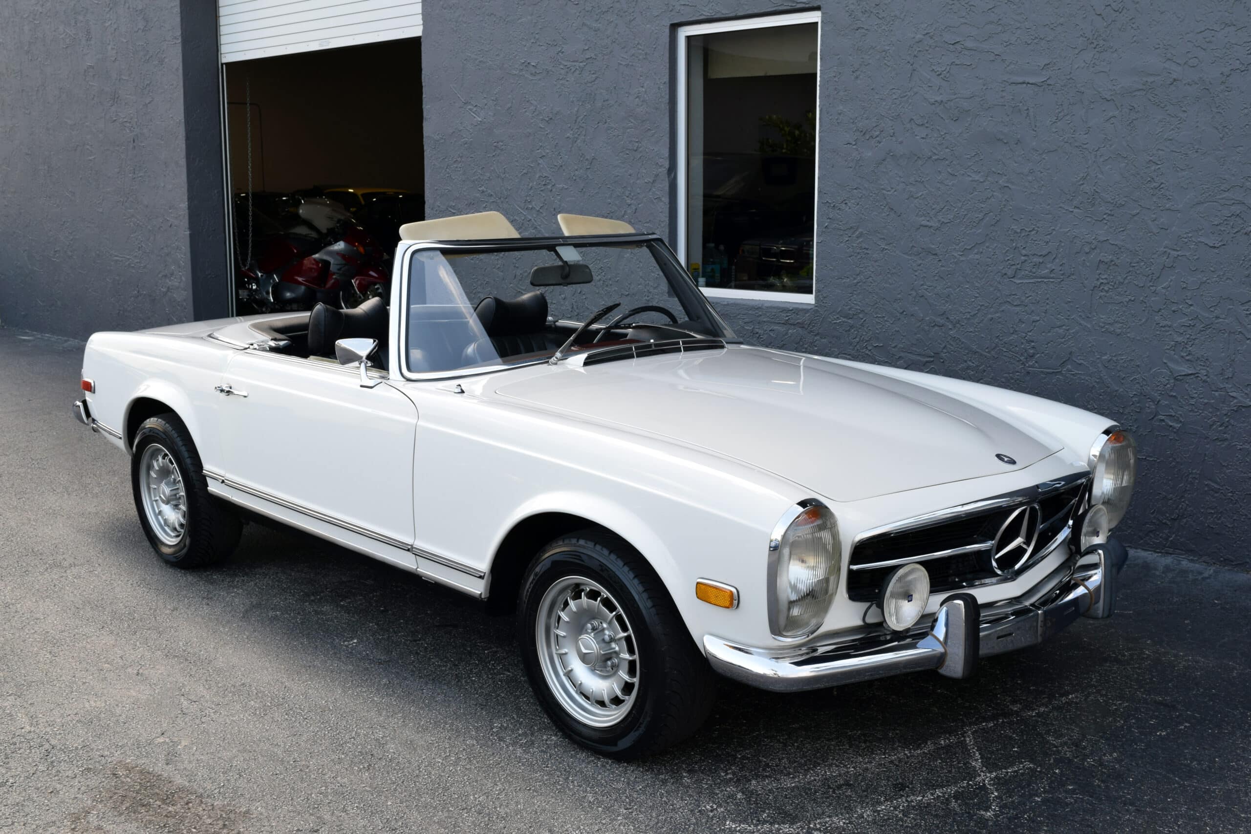 1968 Mercedes 250 SL “Pagoda”, 4-Speed manual, AC and Power Steering, unrestored in amazing time capsule condition