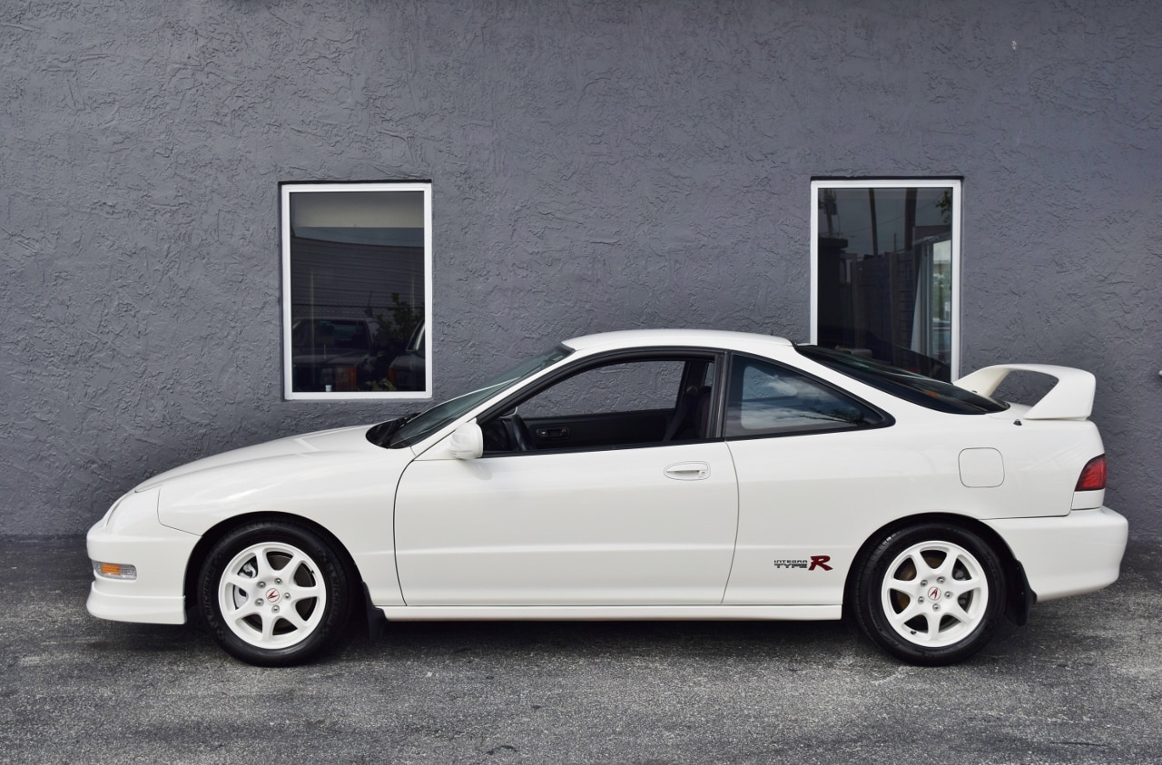 1998 Acura Integra Type R 1 of 998 White USDM Cars -Only 70K Miles – Service History- Books/Manuals-3 Keys