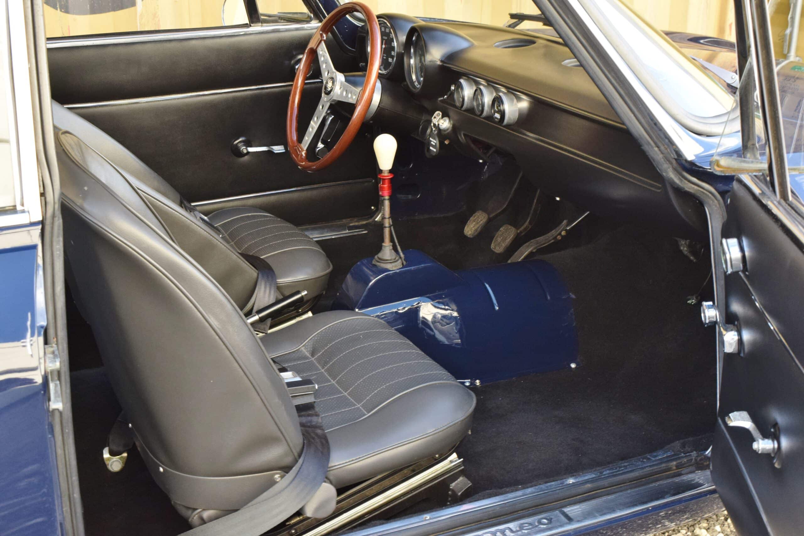 1971 Alfa Romeo GTV GTAM Tribute Alfaholics Built 2.0L Twin Plug Quaife Sequential trans- GTAM Brakes/ Suspension