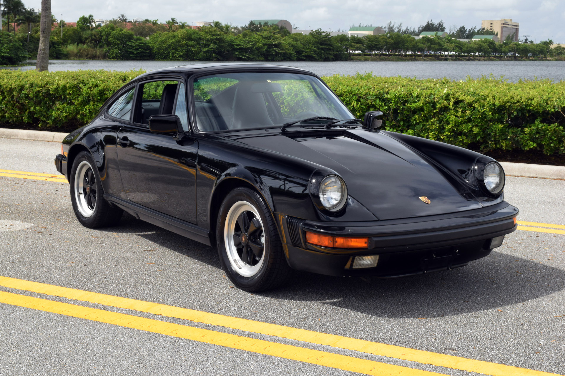 1986 911 Carrera, same owner for almost 20 years, amazing condition