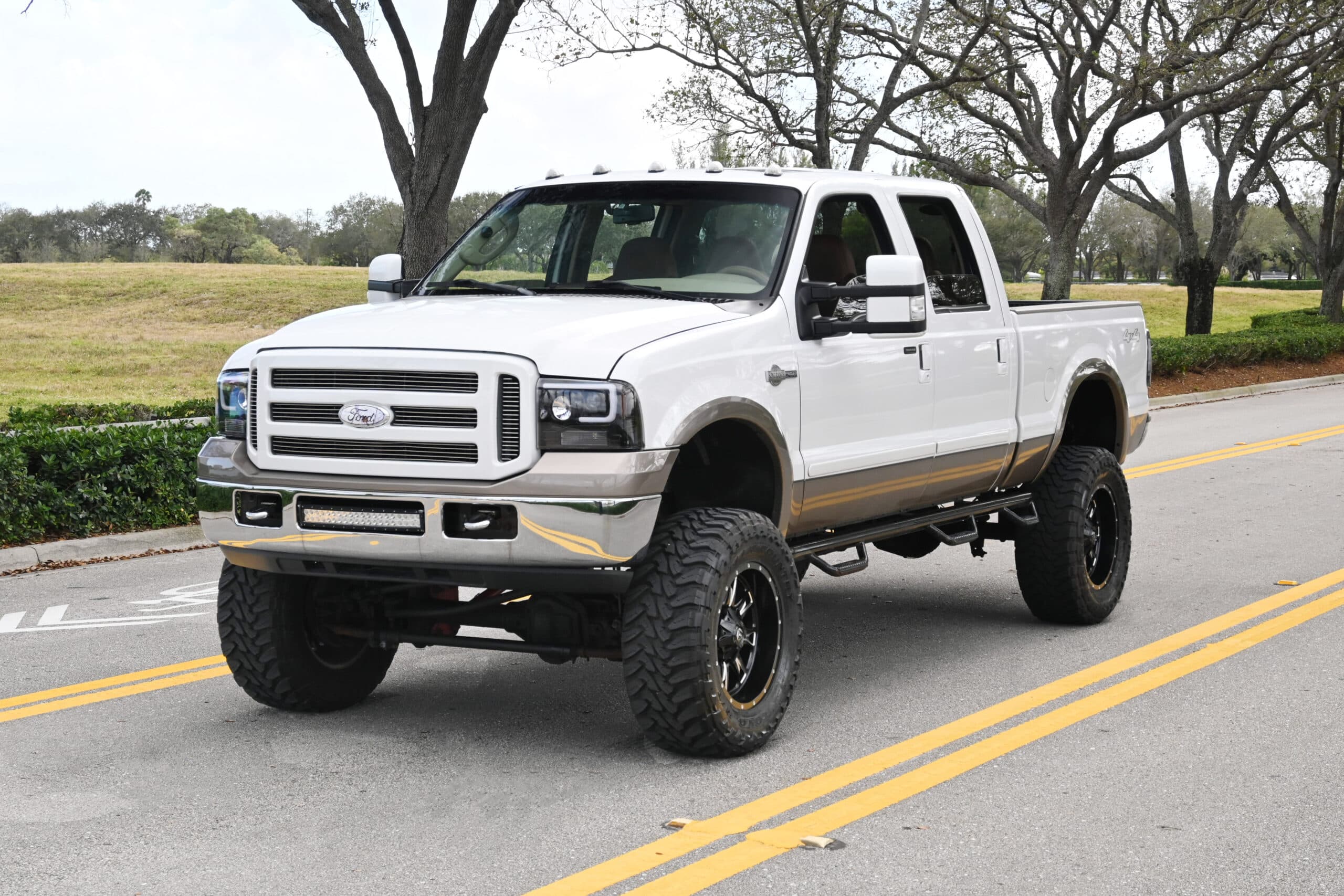2006 Ford F250 4×4 Super Duty, Crew Cab, King Ranch, low miles, 6 Inch Lift, 37 inch tires