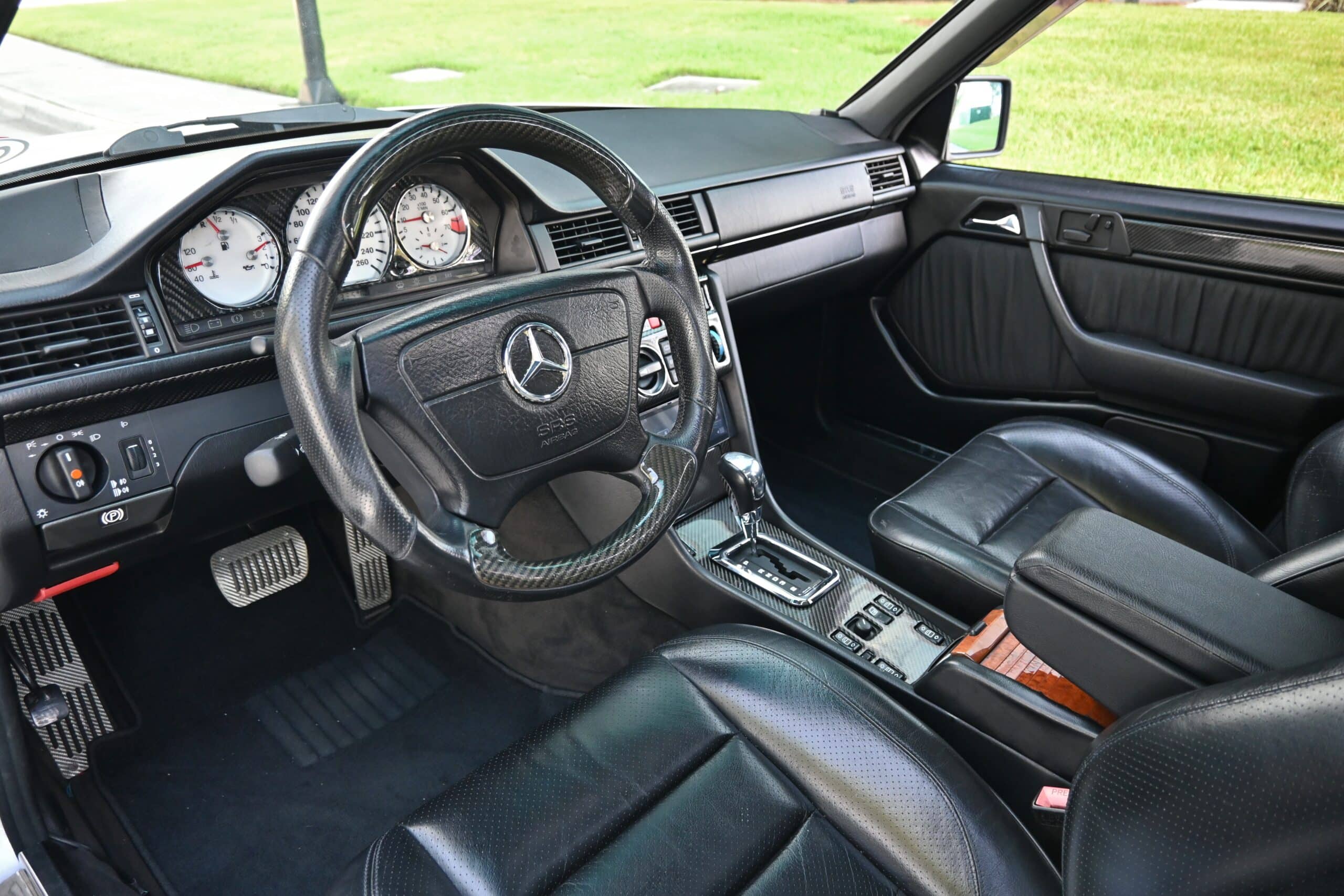1995 Mercedes-Benz 300TE S124 Lorinser Widebody Wagon – Porsche Brakes – Lorinser Wheels / Exhaust