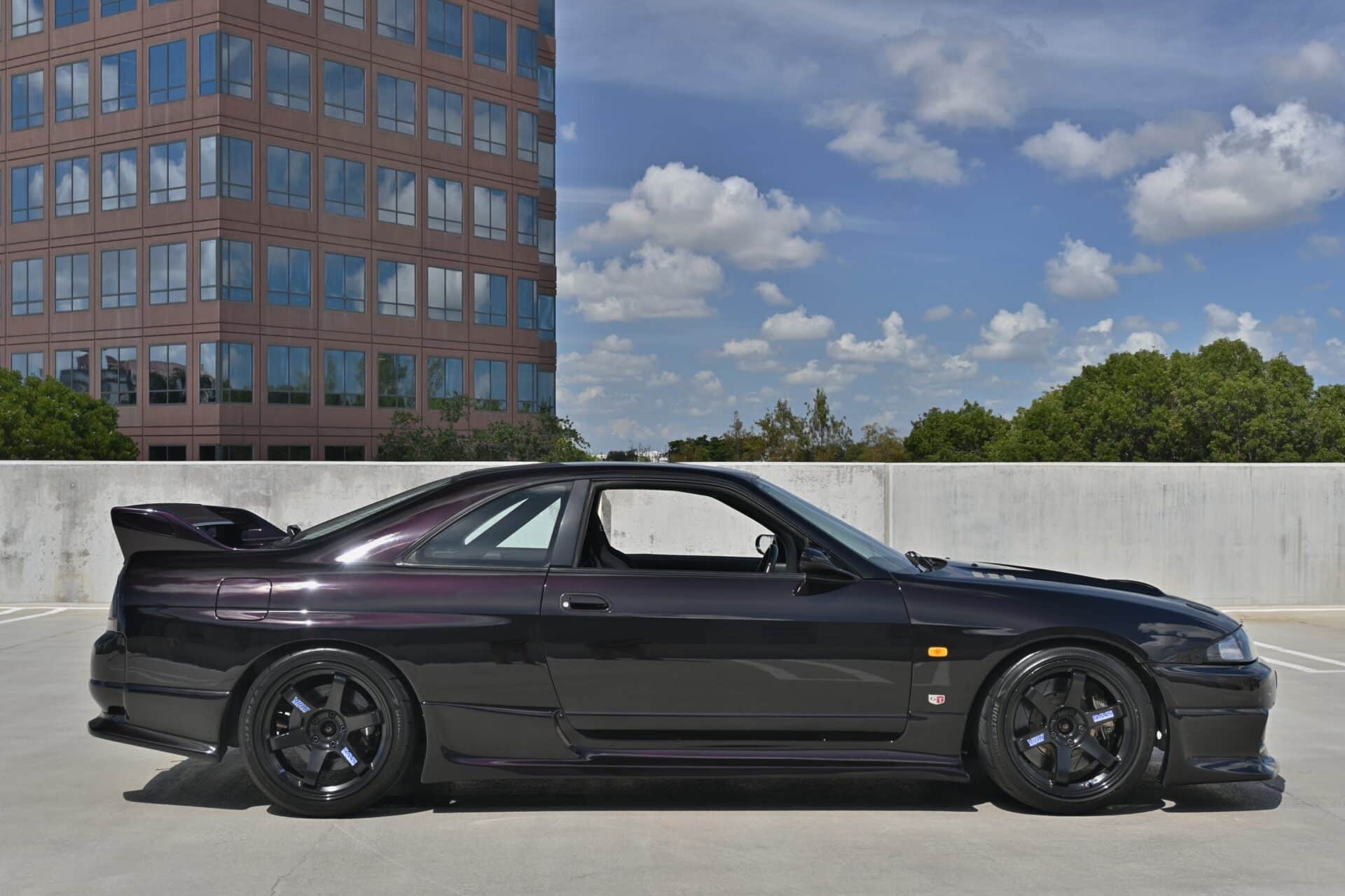 1995 Nissan GT-R R33 Skyline Midnight Purple / 2.7L RB26 / 680 Hp / TD07 Single Turbo / Kouki / AP Racing Bbk Fully Tuned | HKS | TRUST | V-Spec | Demo Car