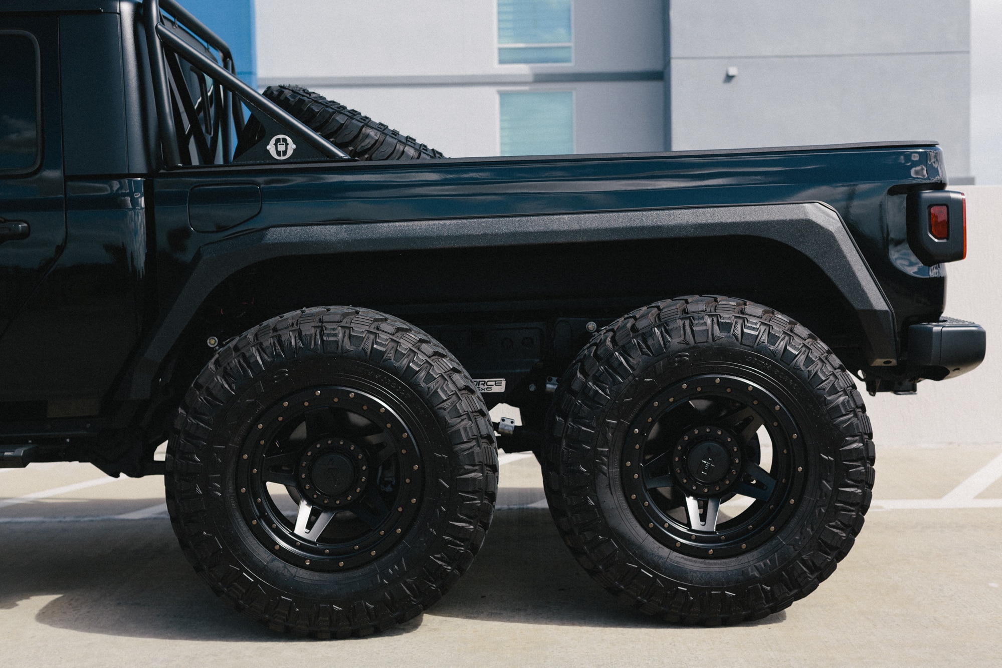 2022 Jeep Gladiator (JT) – Esteem Custom Edition 6×6 | KMC Beadlock Wheels | Rough Country Winch | Maxxis Razr 40″ M/Ts | Fox Racing Suspension